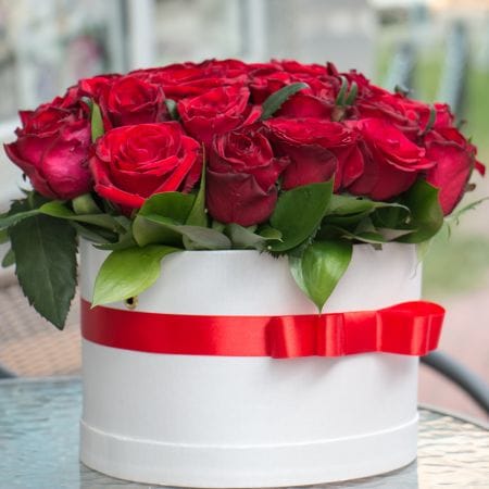 Carmine Surprise – flower delivery in Volnyansk