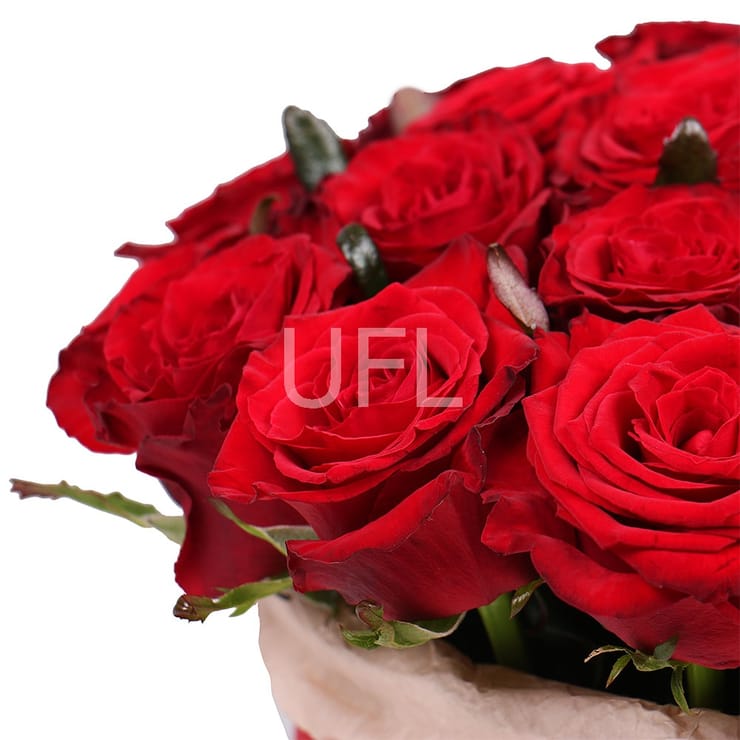 Carmine Surprise – flower delivery in Volnyansk