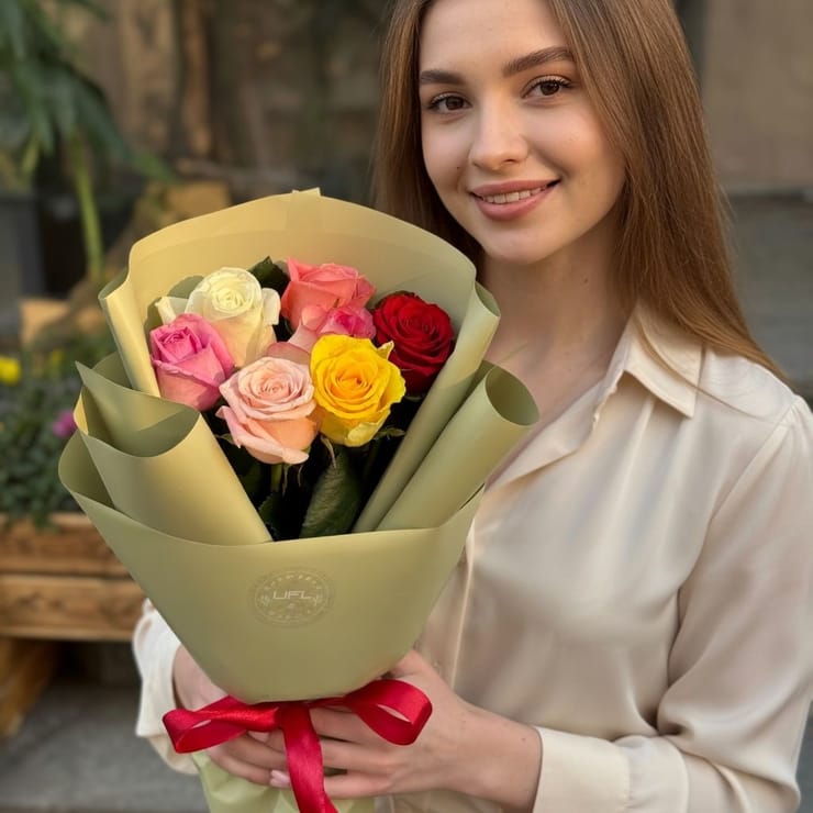 7 разноцветных роз – доставка цветов в Кодыма