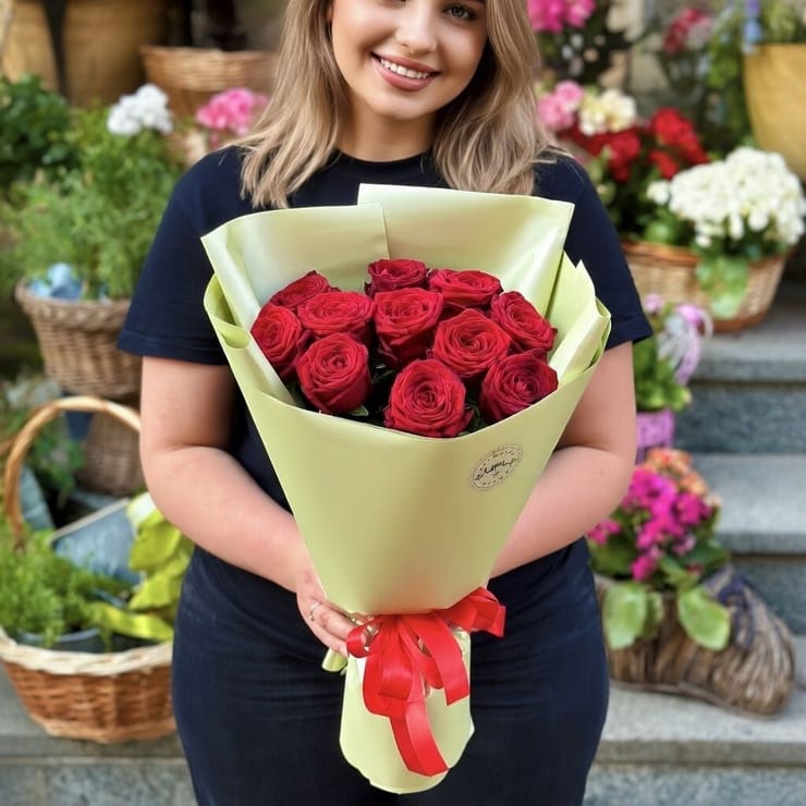 11 красных роз – доставка цветов в Спеннимур