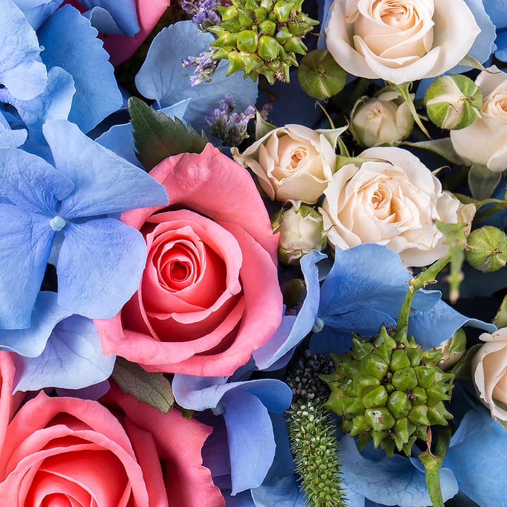 Квіткова композиція в коробці – доставка квітів у Аваруа