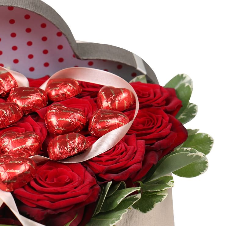 Heart of roses with sweets – flower delivery in Volnyansk