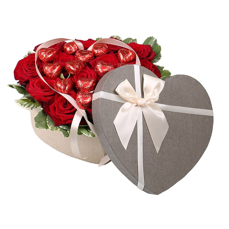 Heart of roses with sweets – flower delivery in Volnyansk