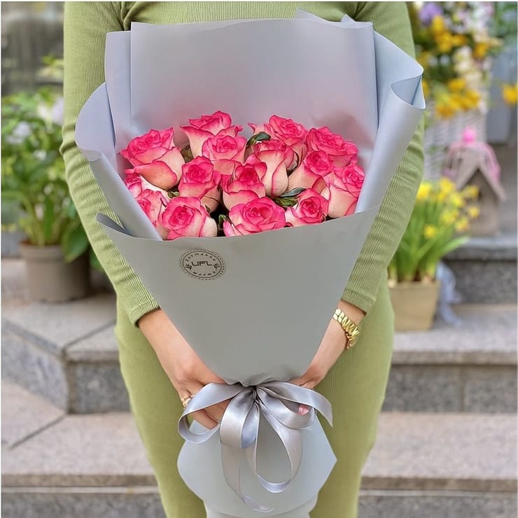 25 рожевих троянд – доставка квітів у Дублін