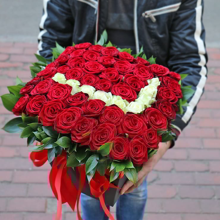 <p>Flower box 'With love' - a luxurious composition of 51 different types of roses. It can be a pleasant surprise for a loved one on a holiday or a significant date.</p>
 – flower delivery in Volnyansk
