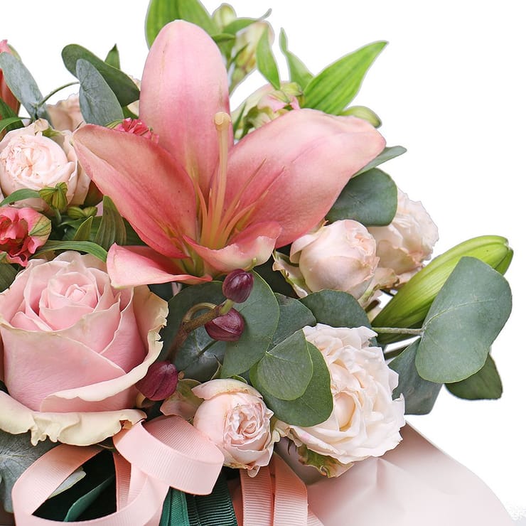 Roses and lilies – flower delivery in Balaklava