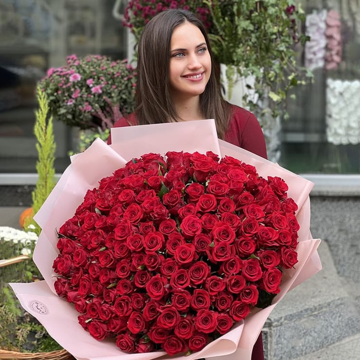 151 red roses – flower delivery in Volnyansk