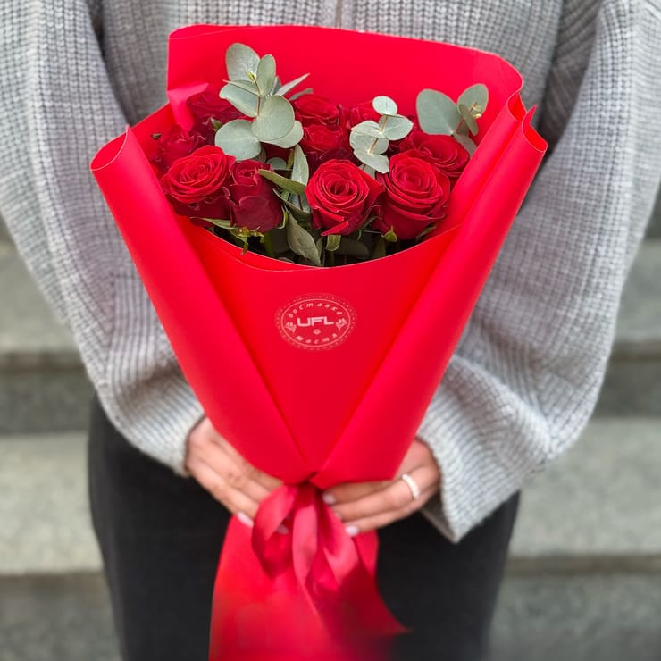 Букет 15 червоних троянд – доставка квітів у Славута