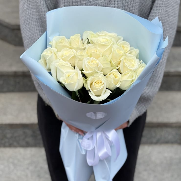 Букет 21 біла троянда – доставка квітів у Новоселівка