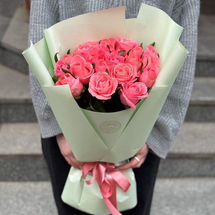 Букет 21 коралова троянда – доставка квітів у Новоселівка