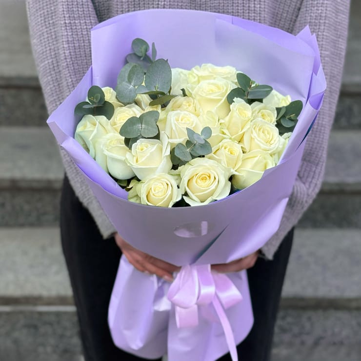 Букет 23 белые розы – доставка цветов в Фано