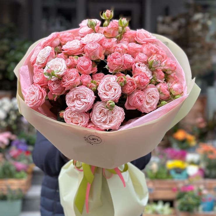 Bouquet of spray roses 17 pcs – flower delivery in Bukovel