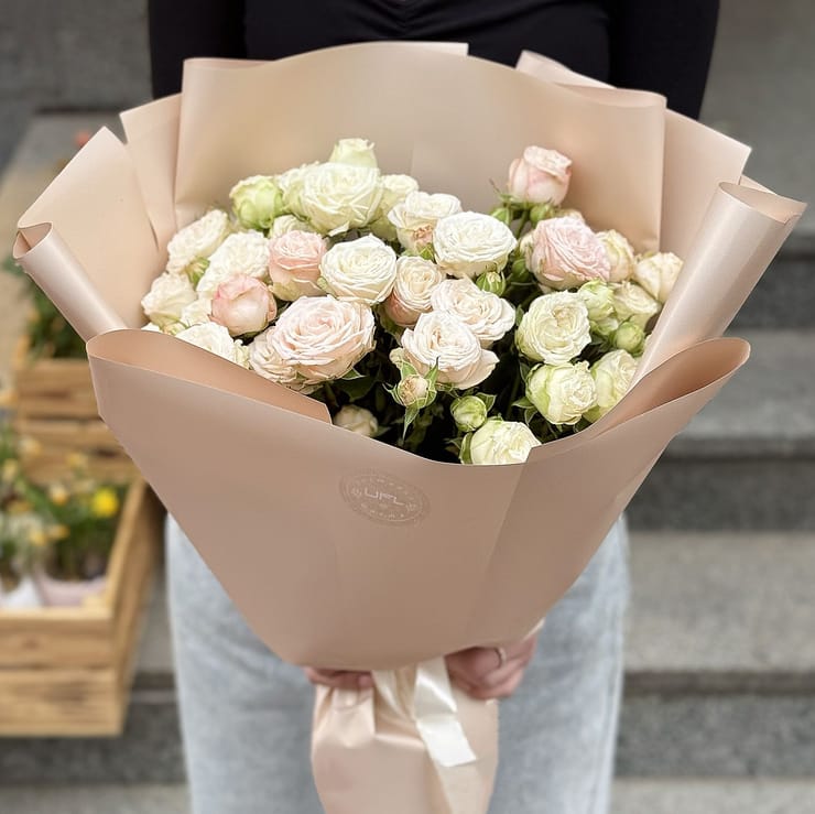 Букет кущових троянд Ніжність – доставка квітів у Сквира