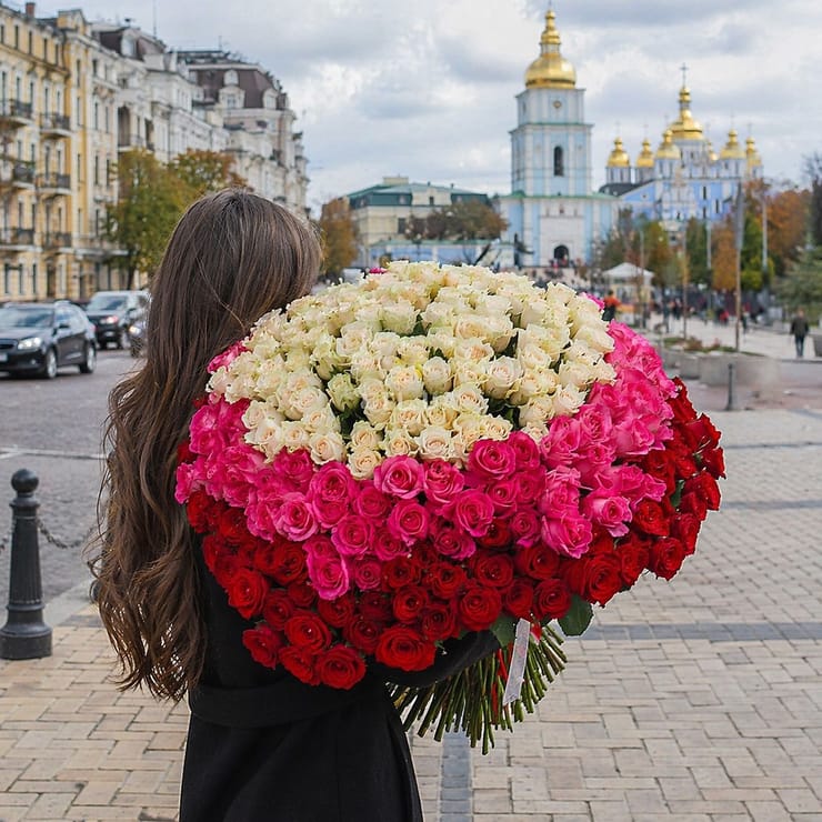 Magic ball of 303 roses – flower delivery in Freudenstadt