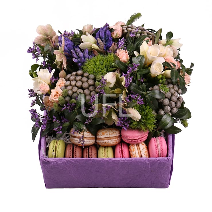 Букет цветов Макаруновый рай – доставка цветов в Черневцы
