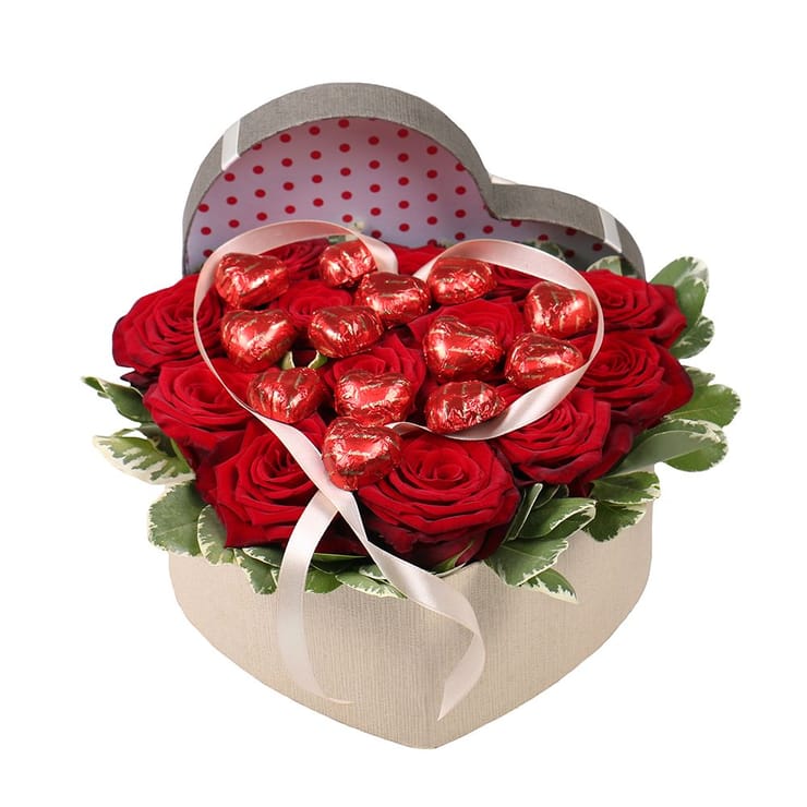 Heart of roses with sweets – flower delivery in Volnyansk