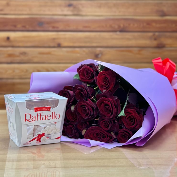 15 червоних троянд + rafaello – доставка квітів у Червоноармійськ