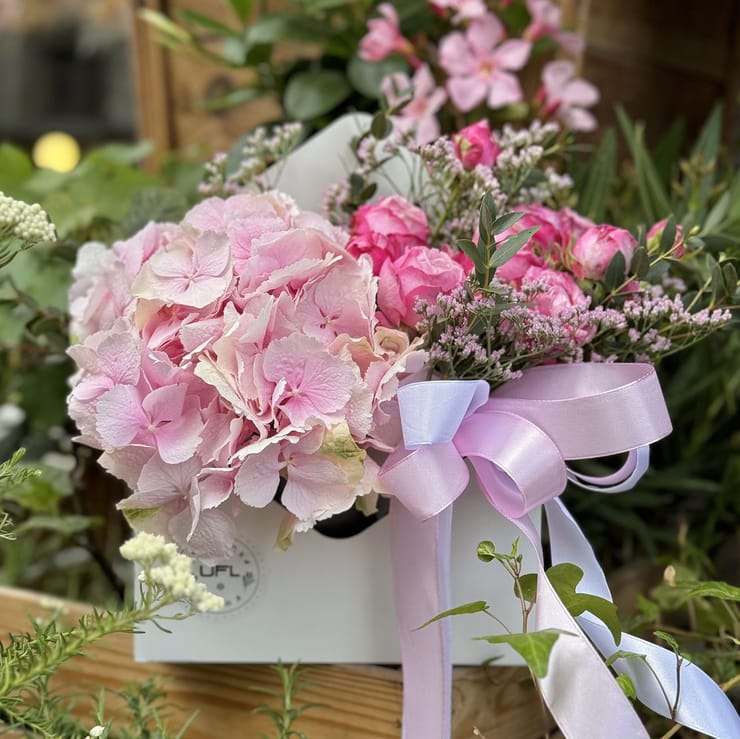 Букет квітів Квітковий конверт – доставка квітів у Пуховка