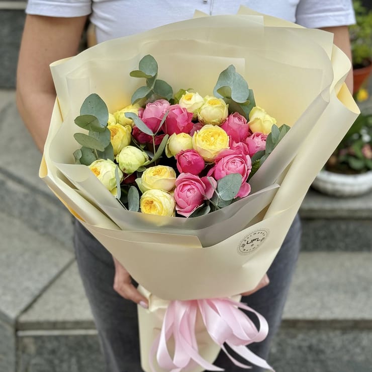 Яскравий мікс троянд – доставка квітів у Червоноармійськ