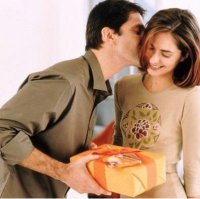 8 Марта: чего ожидают женщины и что планируют подарить мужчины