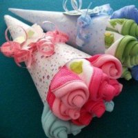 Букет из детской одежды для новорожденных