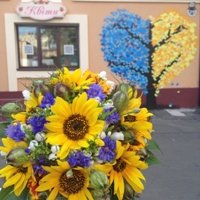 Где приобретать букеты: в цветочном магазине или подземном переходе?