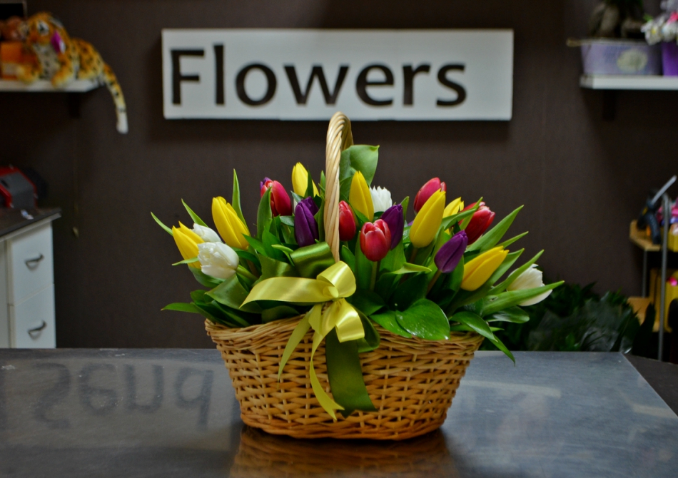 Корзинка с тюльпанами Корзинка с тюльпанами