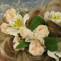 Украшения из цветов: эпатаж, стиль или безвкусица?