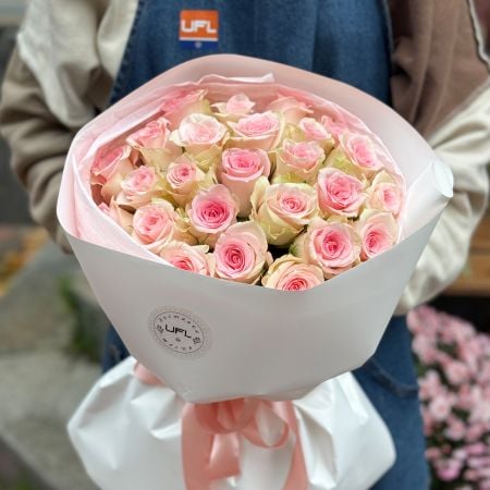 25 Pink Roses Kenya in Kyiv